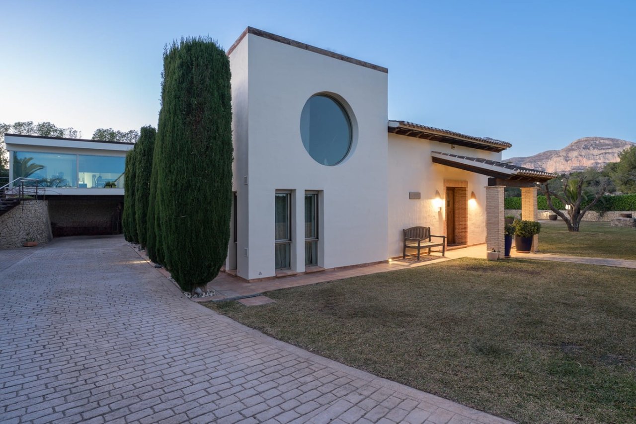 Renovated finca with a lot of charm with guest apartment