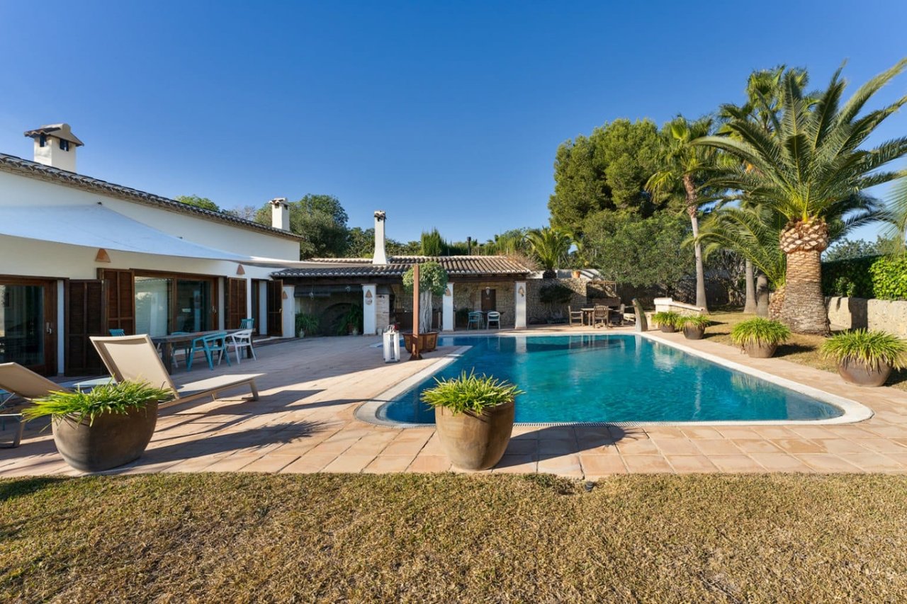 Renovated finca with a lot of charm with guest apartment