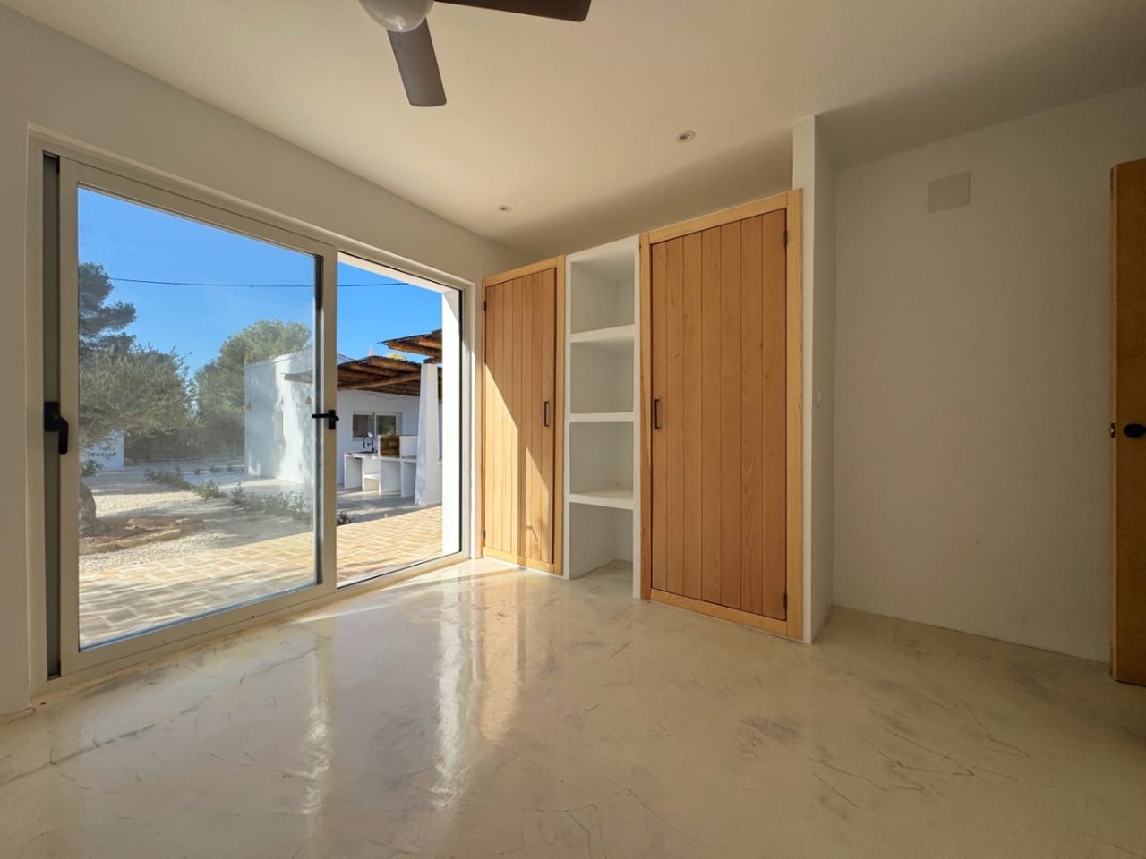 Finca Ibiza style con 4 dormitorios y apartamento de invitados