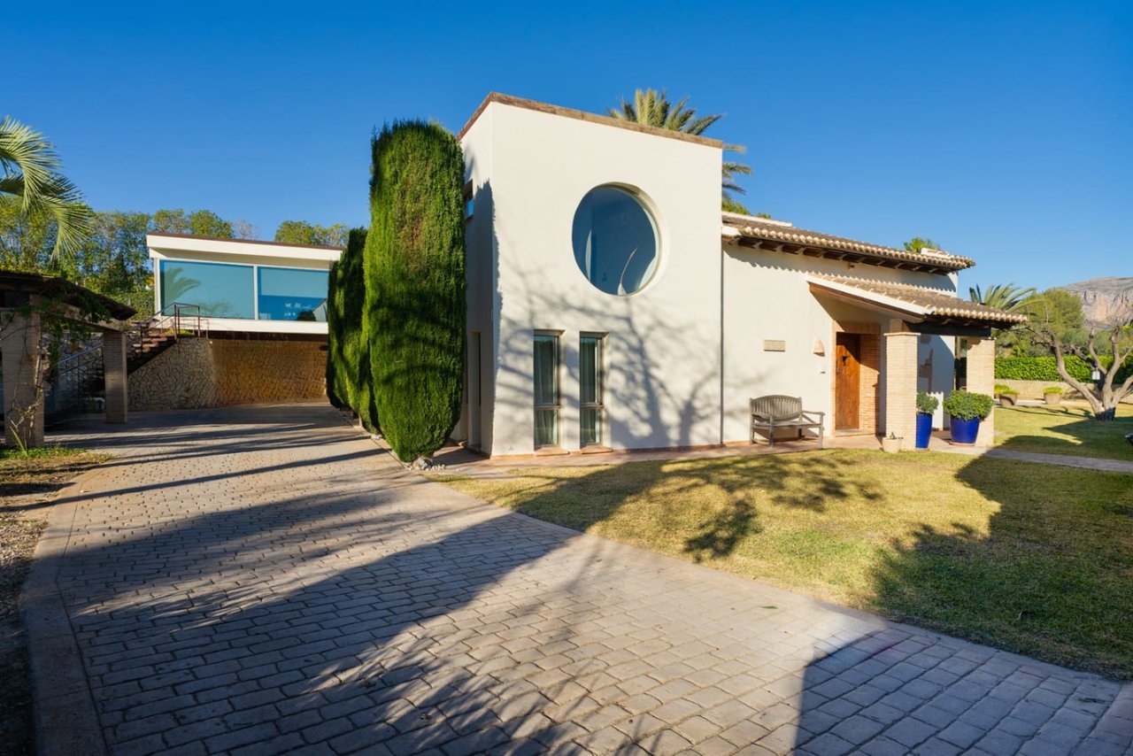 Renovated finca with a lot of charm with guest apartment