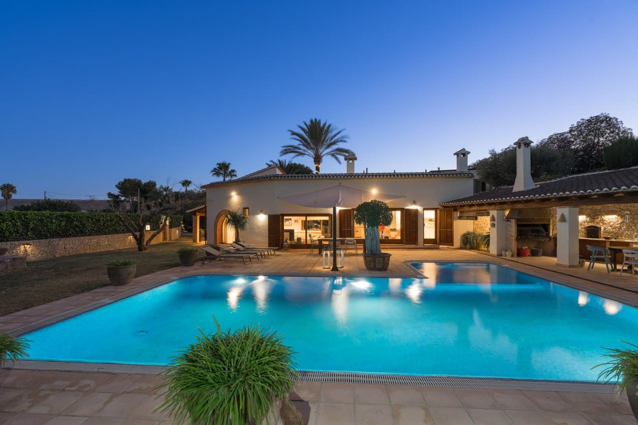 Renovated finca with a lot of charm with guest apartment