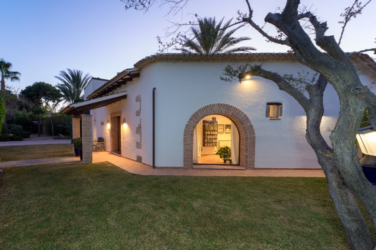 Renovated finca with a lot of charm with guest apartment