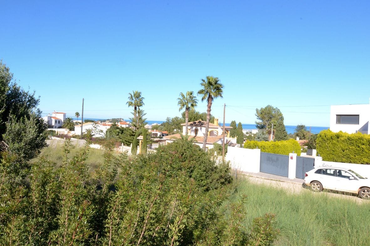 Parcela con vistas a poca distancia del casco urbano.