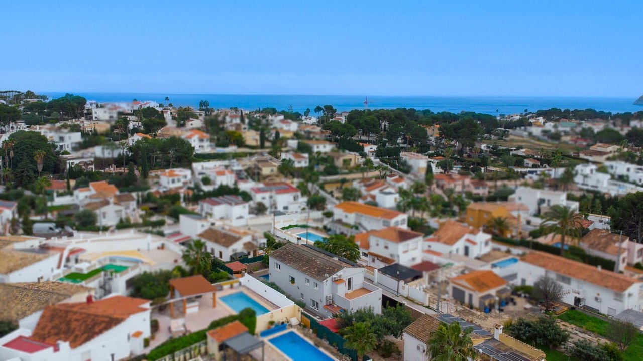 C3XY4620CAL Villa for sale within walking distance of the beach in Calpe