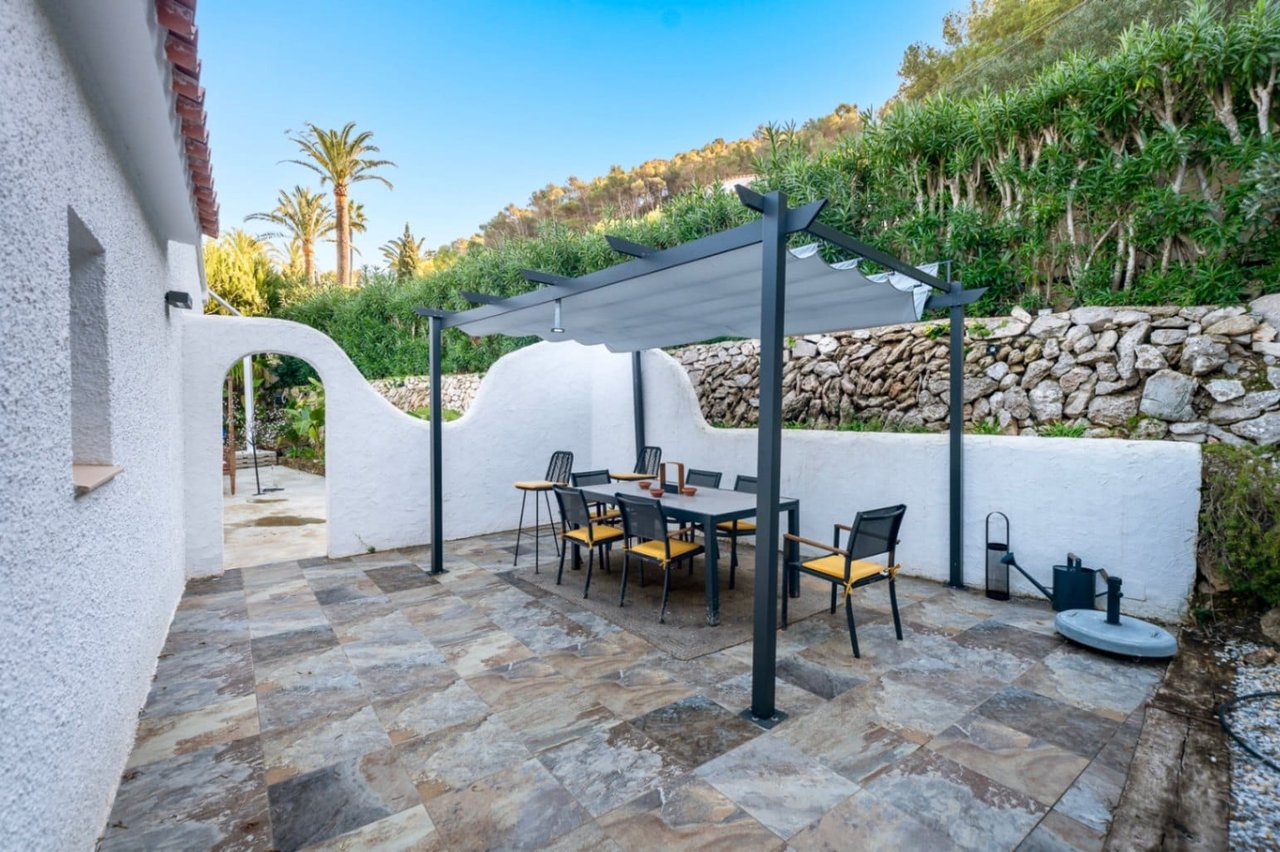 Villa for sale in Jávea with sea views and a short distance from Portixol beach