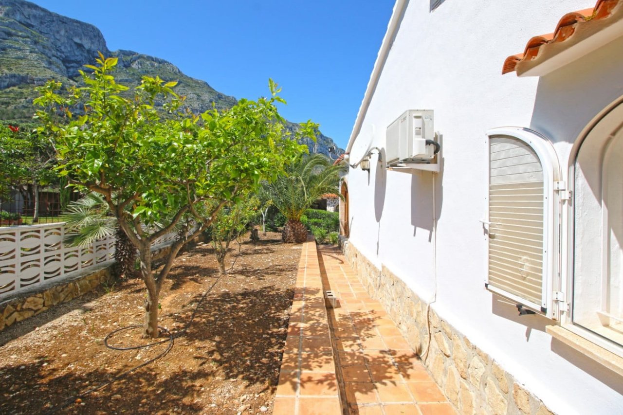 Villa de tres habitaciones, apartamento de invitados y vistas al mar en el Montgó, Dénia