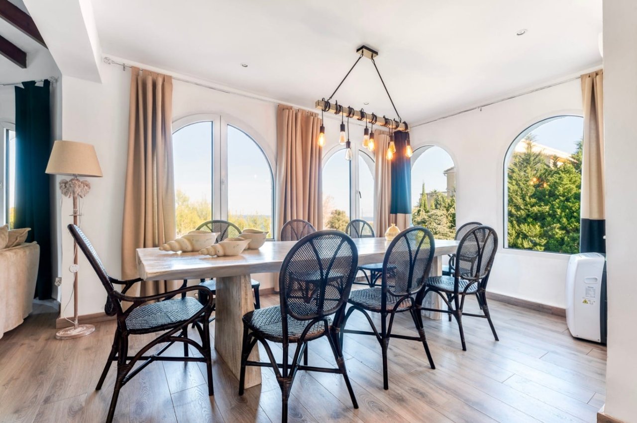 Villa for sale in Jávea with sea views and a short distance from Portixol beach
