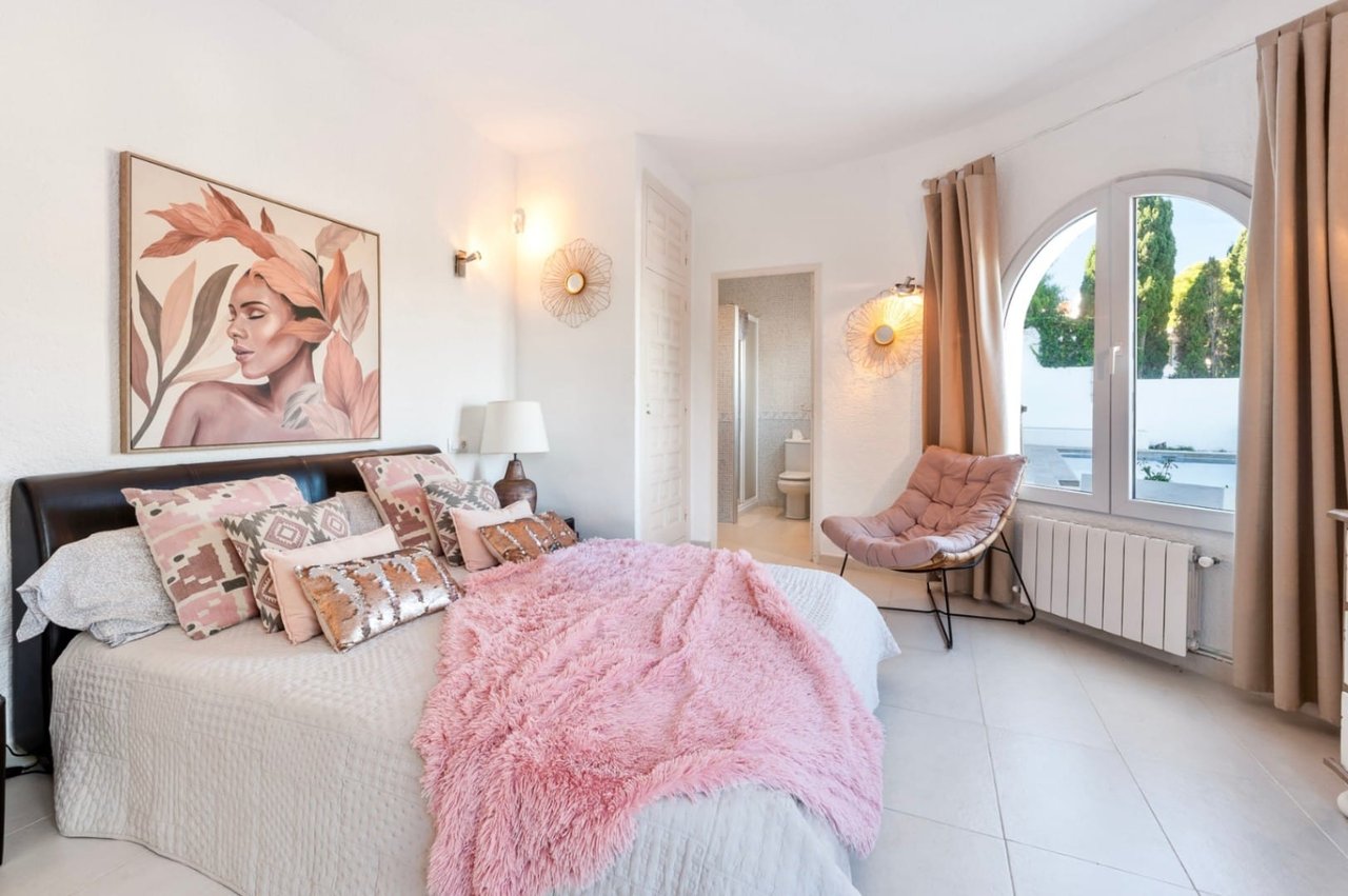 Villa for sale in Jávea with sea views and a short distance from Portixol beach