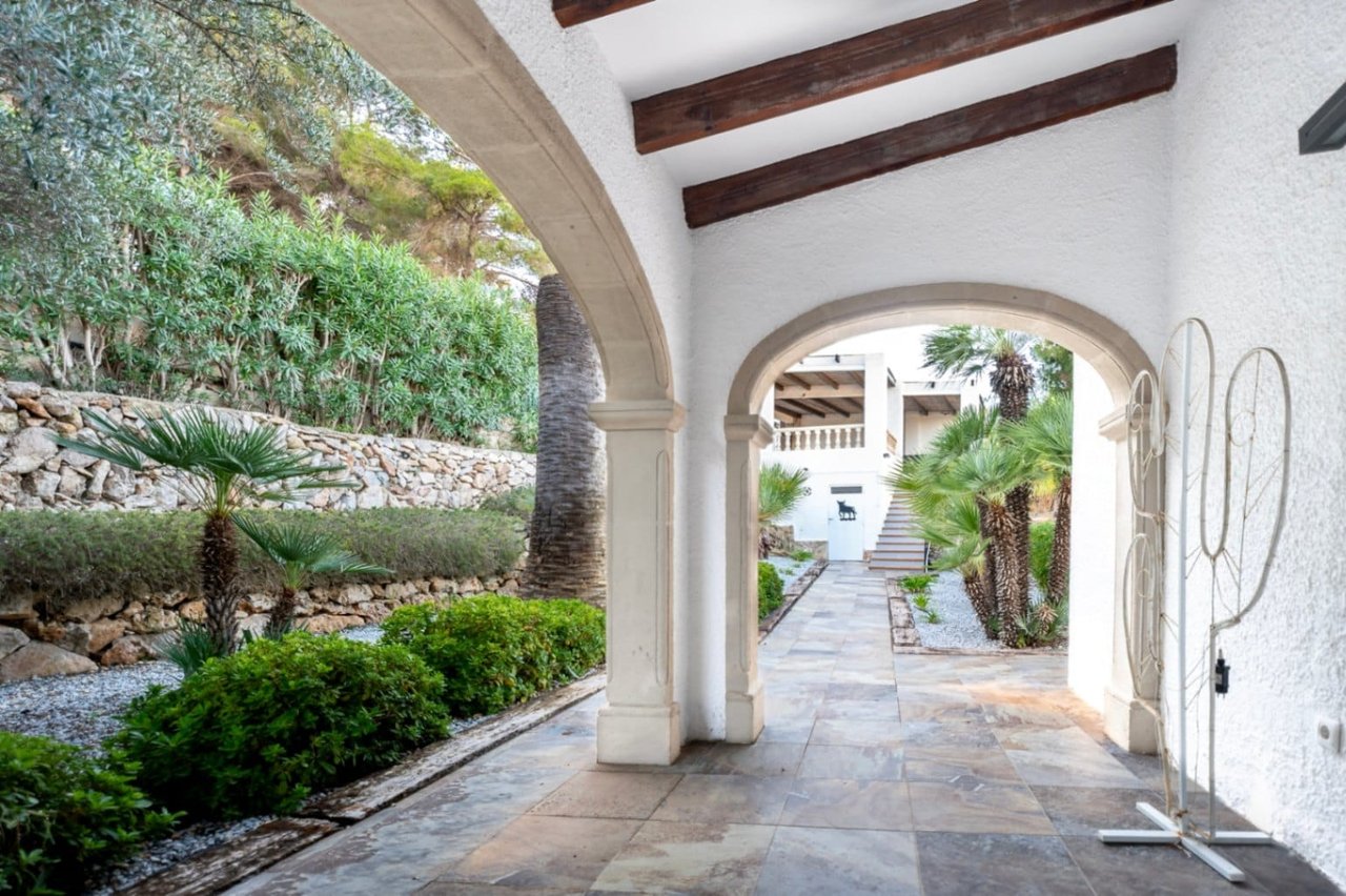 Villa for sale in Jávea with sea views and a short distance from Portixol beach