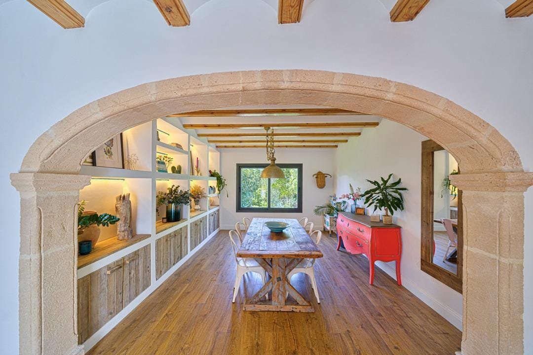 6 bedroom villa plus guest apartment in Montgó Javea