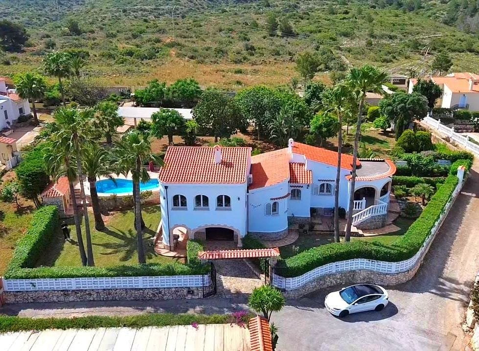 Villa de tres habitaciones, apartamento de invitados y vistas al mar en el Montgó, Dénia