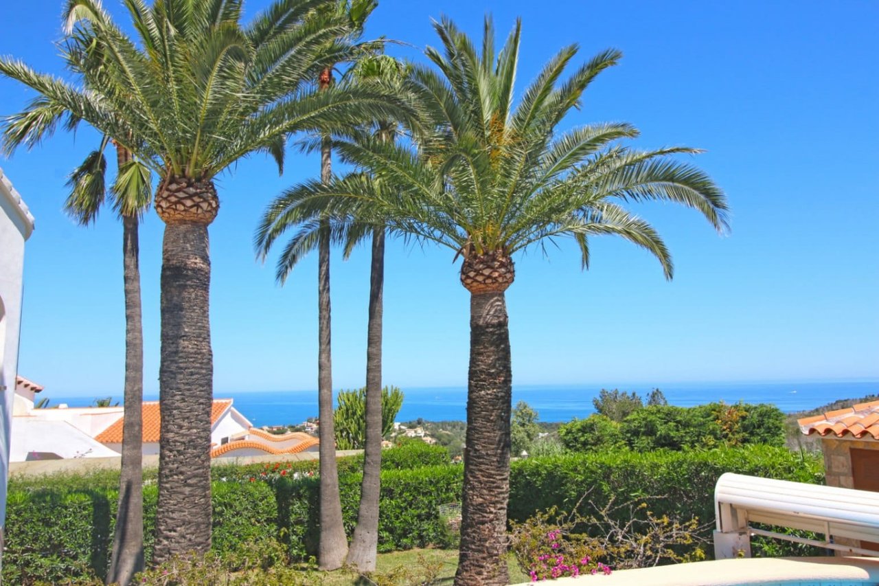 Villa de tres habitaciones, apartamento de invitados y vistas al mar en el Montgó, Dénia