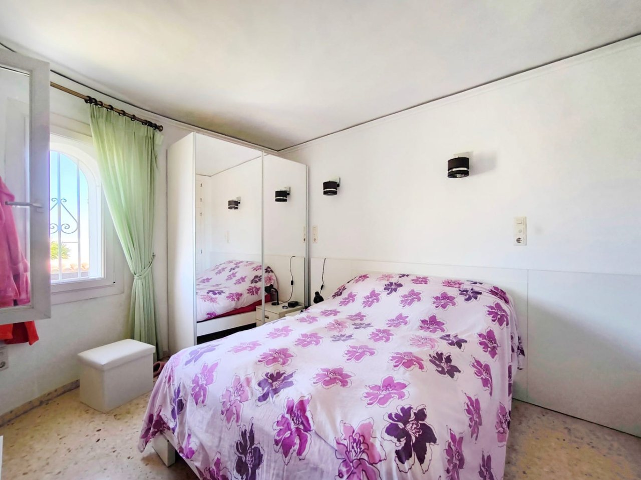 Villa de tres habitaciones, apartamento de invitados y vistas al mar en el Montgó, Dénia
