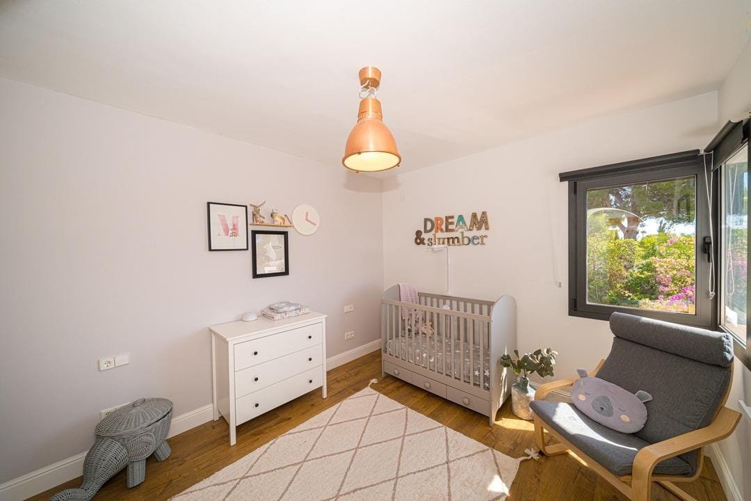6 bedroom villa plus guest apartment in Montgó Javea