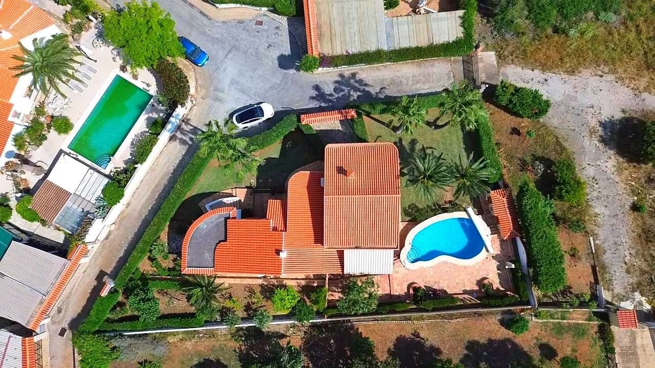 Villa de tres habitaciones, apartamento de invitados y vistas al mar en el Montgó, Dénia