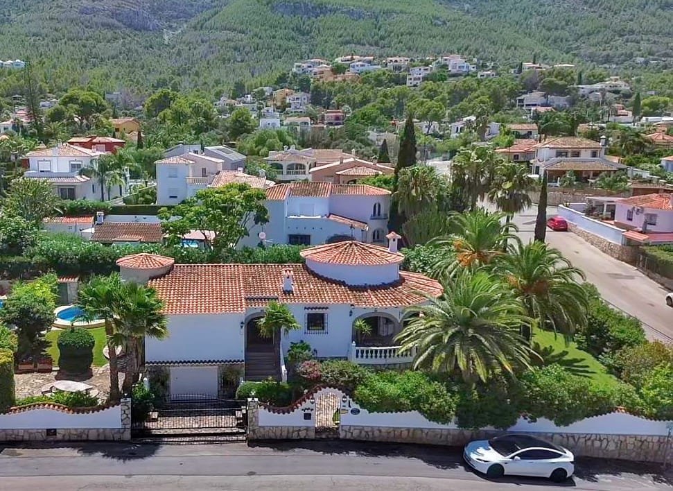 Villa de 3 dormitorios renovada en el Montgó, Dénia