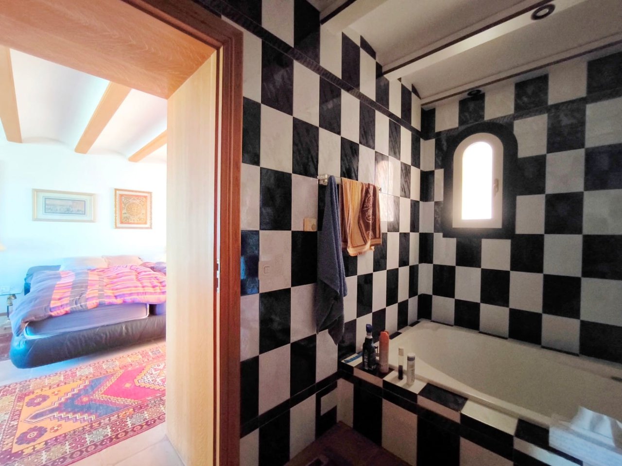 Villa de tres habitaciones, apartamento de invitados y vistas al mar en el Montgó, Dénia
