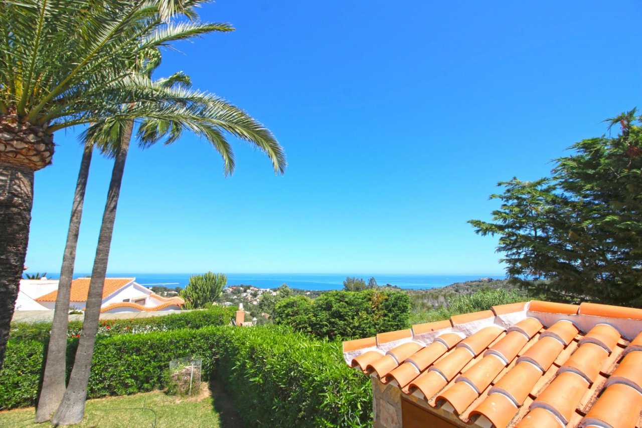 Villa de tres habitaciones, apartamento de invitados y vistas al mar en el Montgó, Dénia