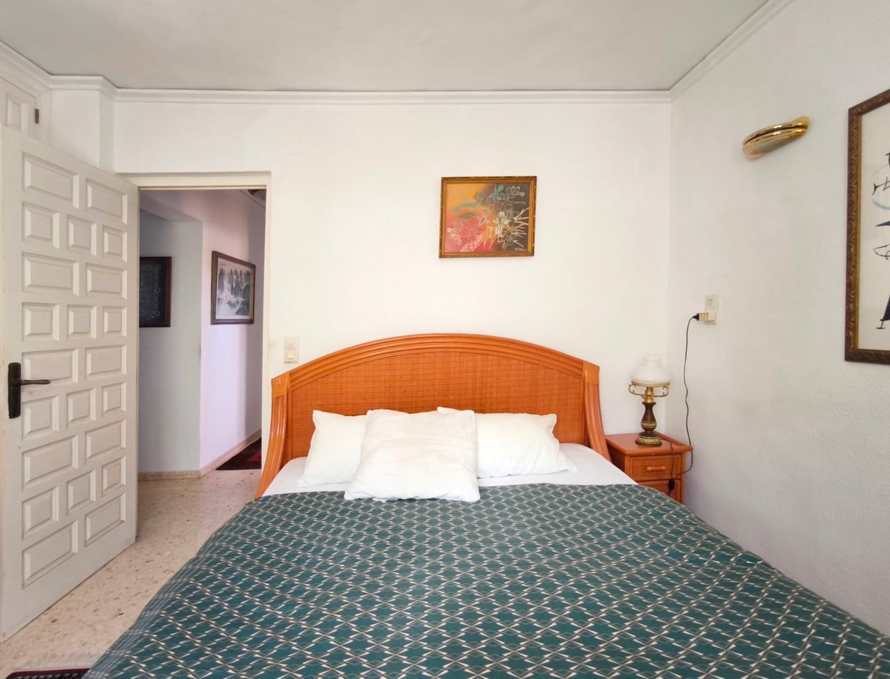 Villa de tres habitaciones, apartamento de invitados y vistas al mar en el Montgó, Dénia
