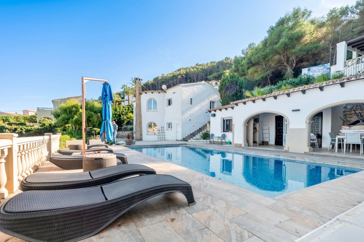 Villa for sale in Jávea with sea views and a short distance from Portixol beach