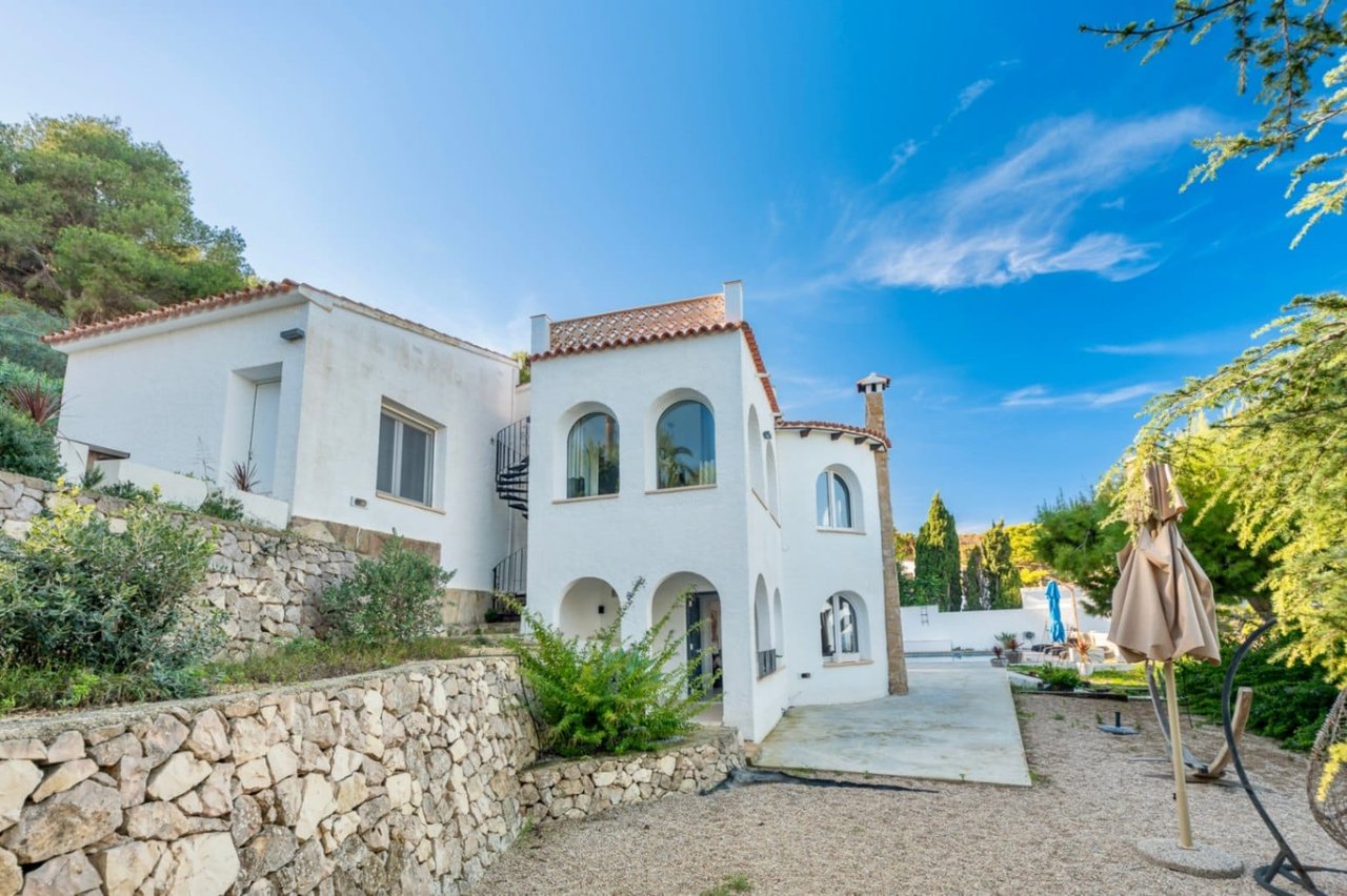 Villa for sale in Jávea with sea views and a short distance from Portixol beach