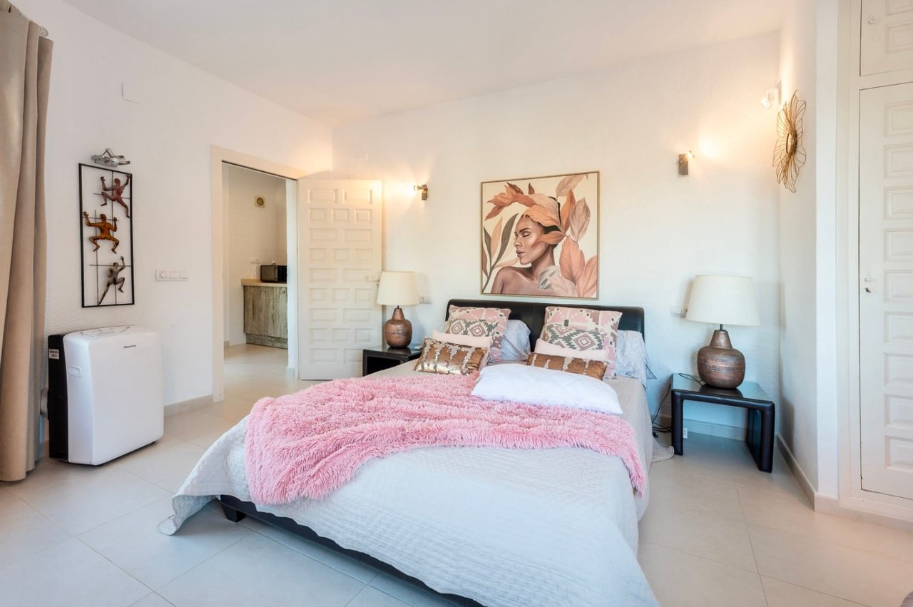Villa for sale in Jávea with sea views and a short distance from Portixol beach