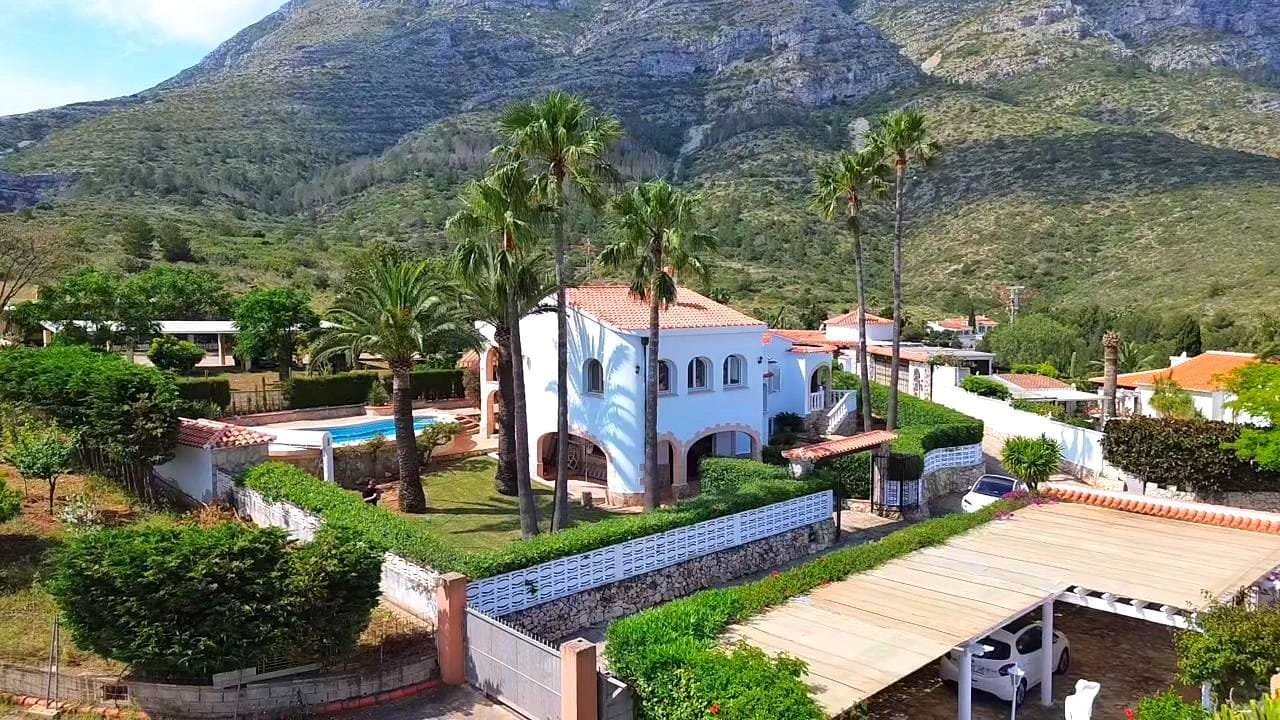 Villa de tres habitaciones, apartamento de invitados y vistas al mar en el Montgó, Dénia