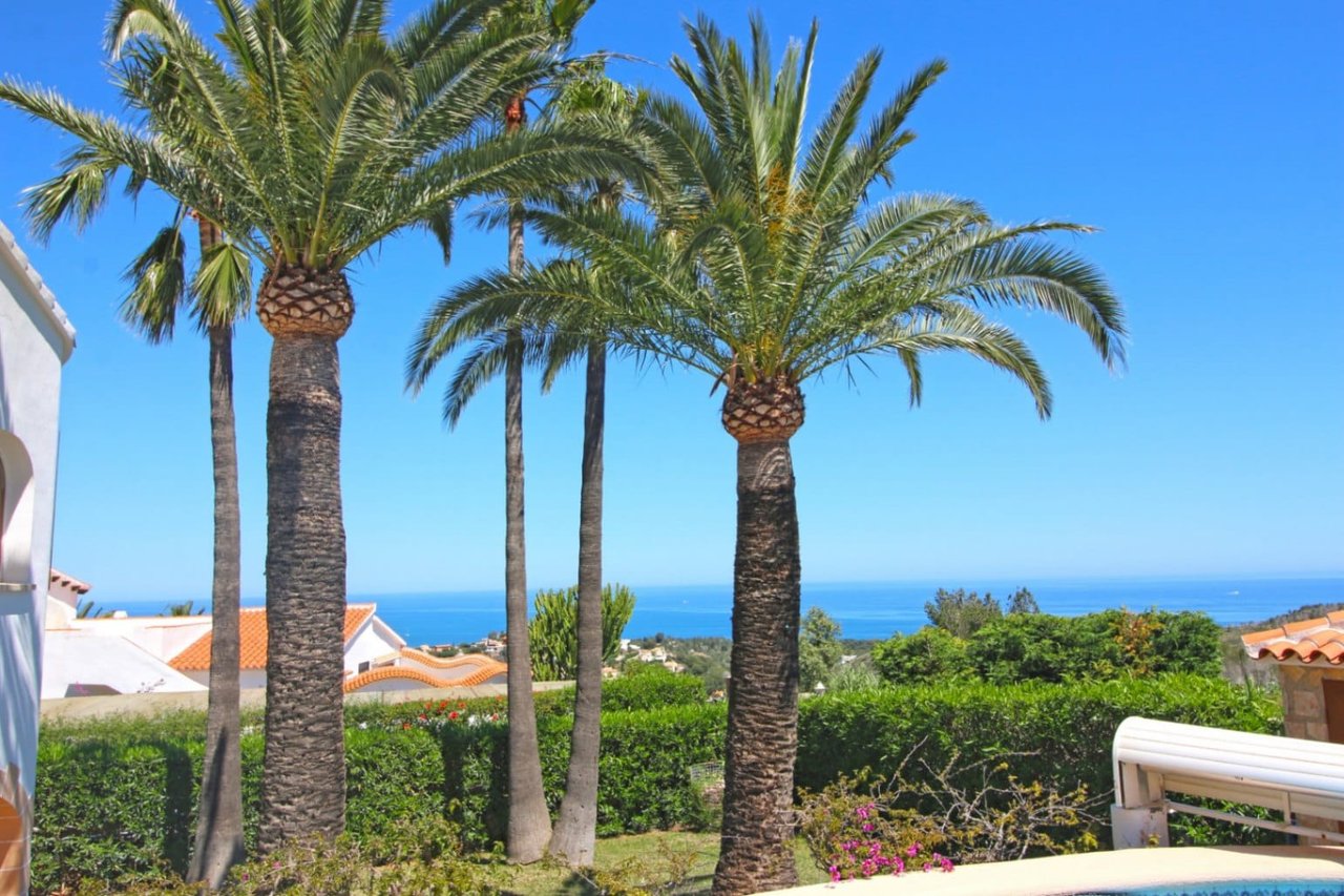 Villa de tres habitaciones, apartamento de invitados y vistas al mar en el Montgó, Dénia