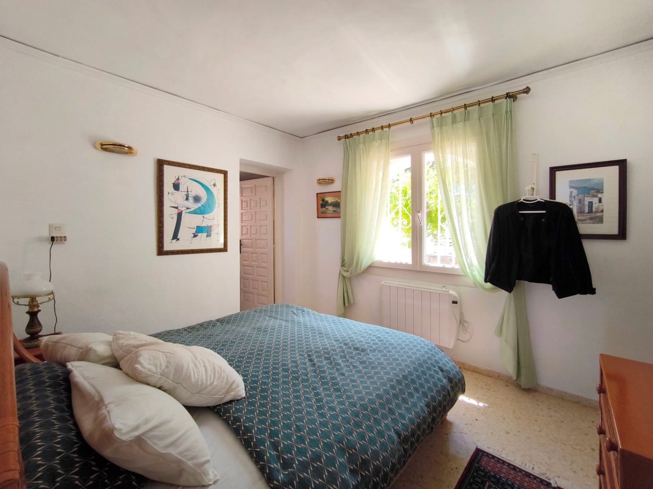 Villa de tres habitaciones, apartamento de invitados y vistas al mar en el Montgó, Dénia