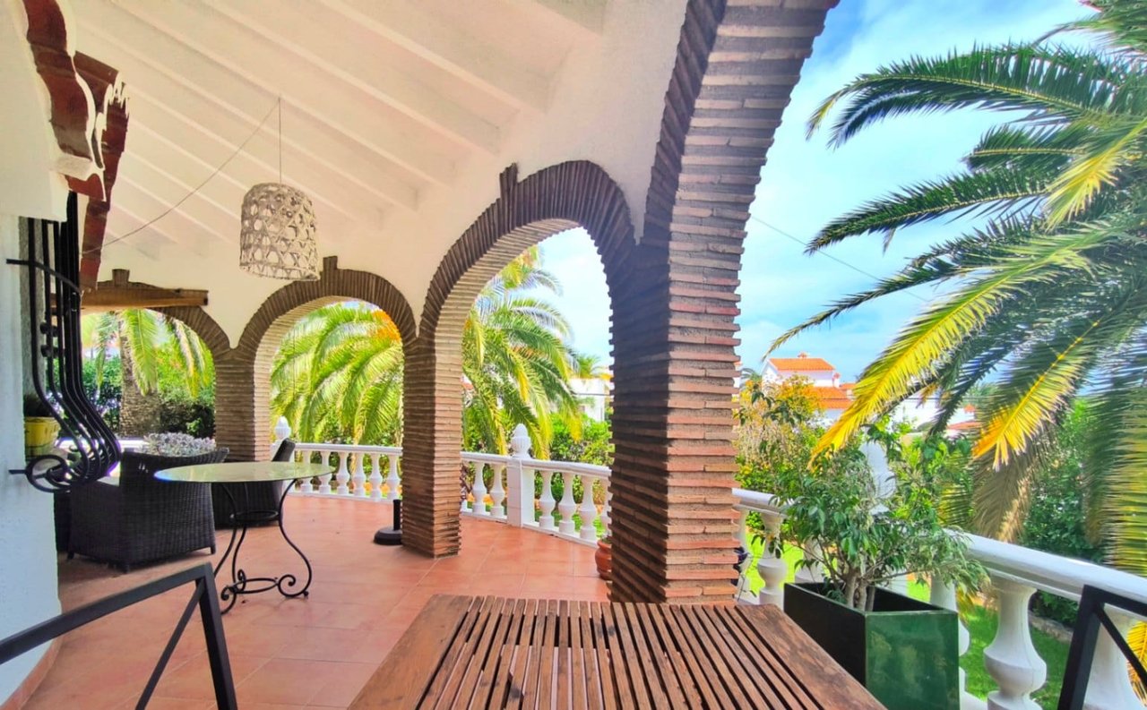 Villa de 3 dormitorios renovada en el Montgó, Dénia