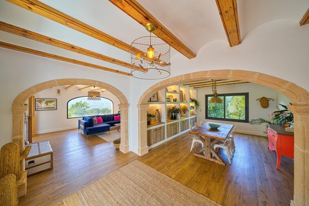 6 bedroom villa plus guest apartment in Montgó Javea