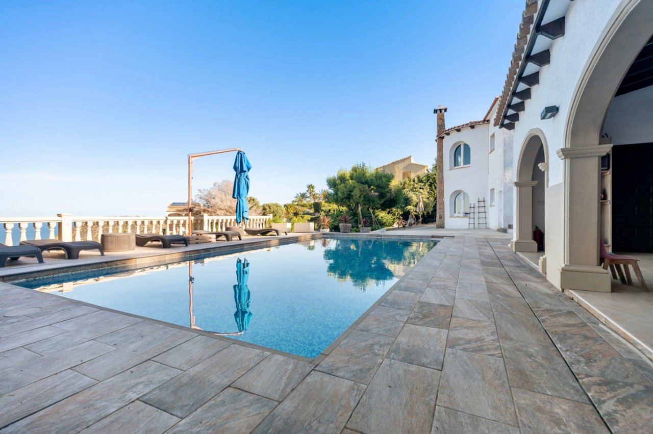 Villa for sale in Jávea with sea views and a short distance from Portixol beach
