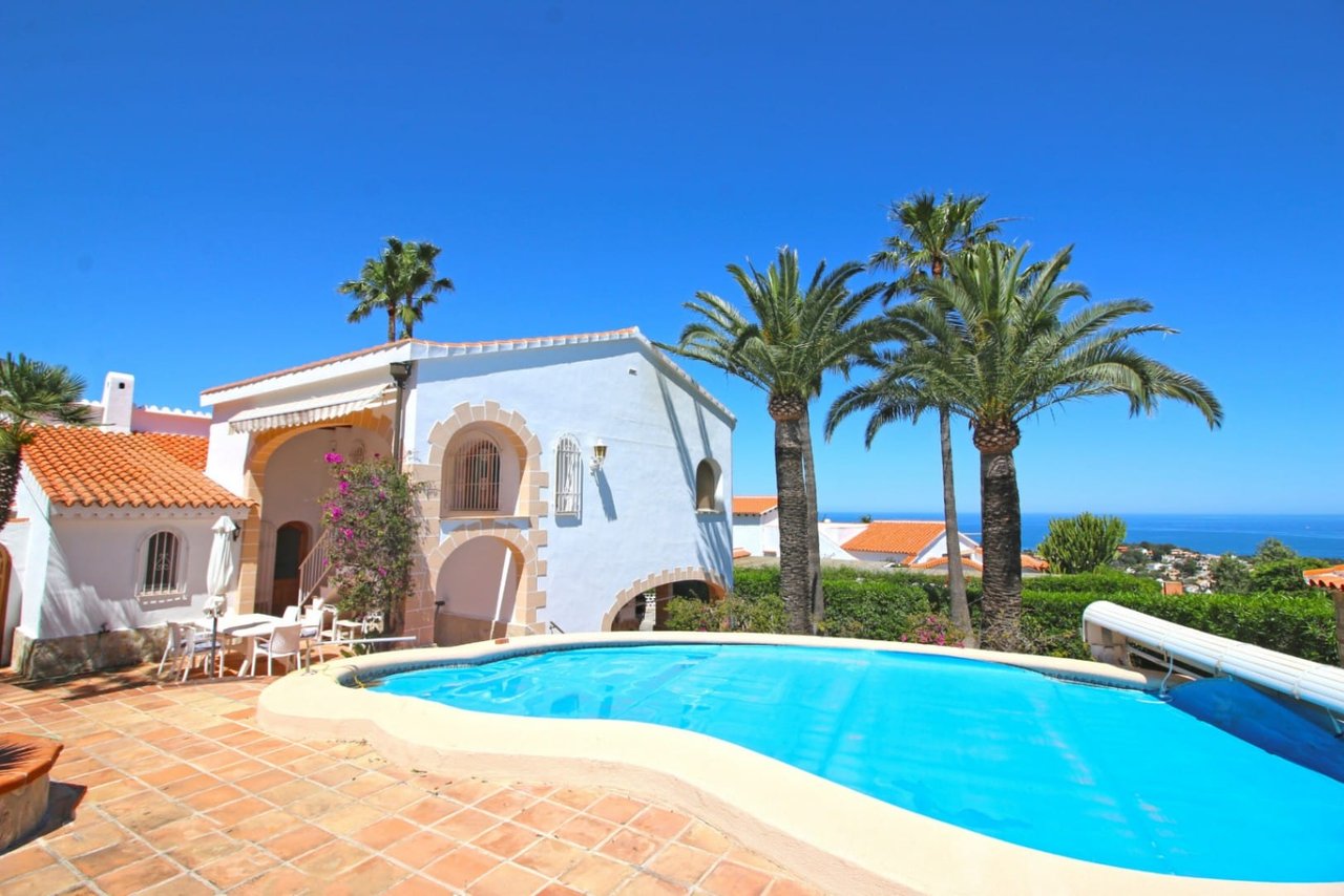 Villa de tres habitaciones, apartamento de invitados y vistas al mar en el Montgó, Dénia