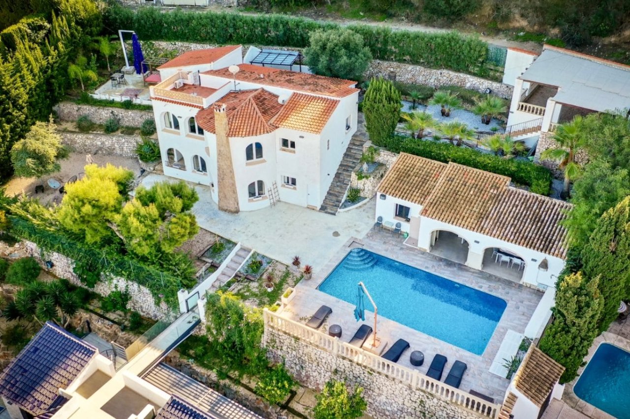 Villa for sale in Jávea with sea views and a short distance from Portixol beach