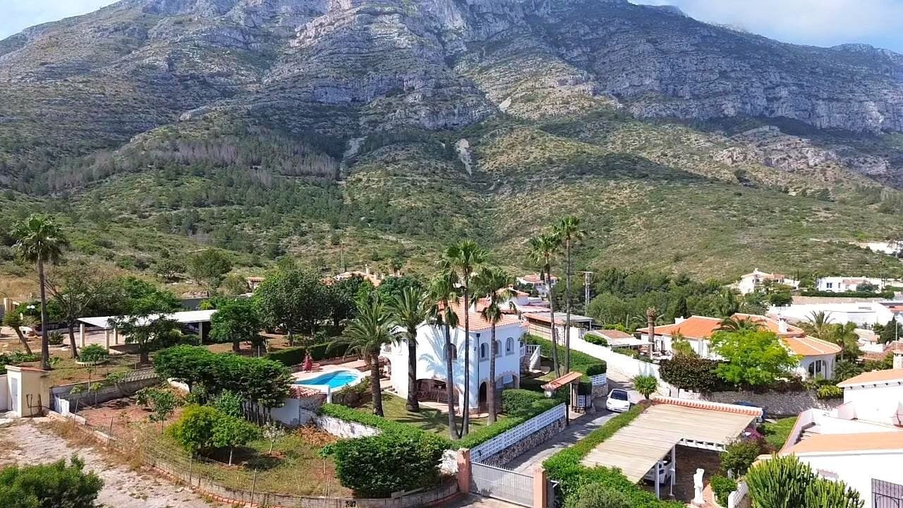 Villa de tres habitaciones, apartamento de invitados y vistas al mar en el Montgó, Dénia