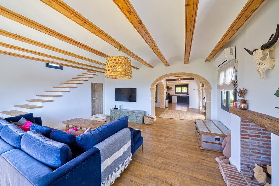 6 bedroom villa plus guest apartment in Montgó Javea