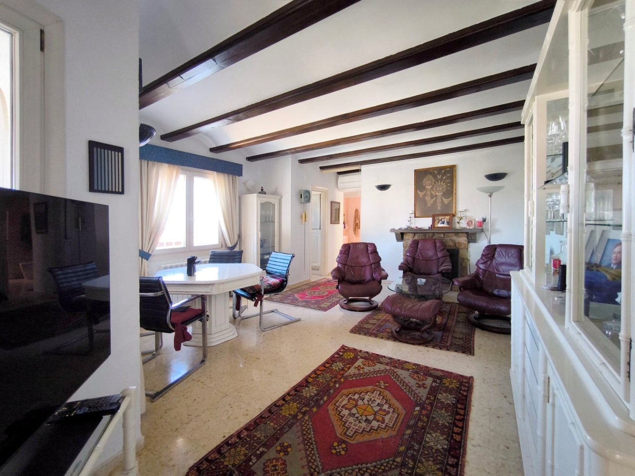 Villa de tres habitaciones, apartamento de invitados y vistas al mar en el Montgó, Dénia