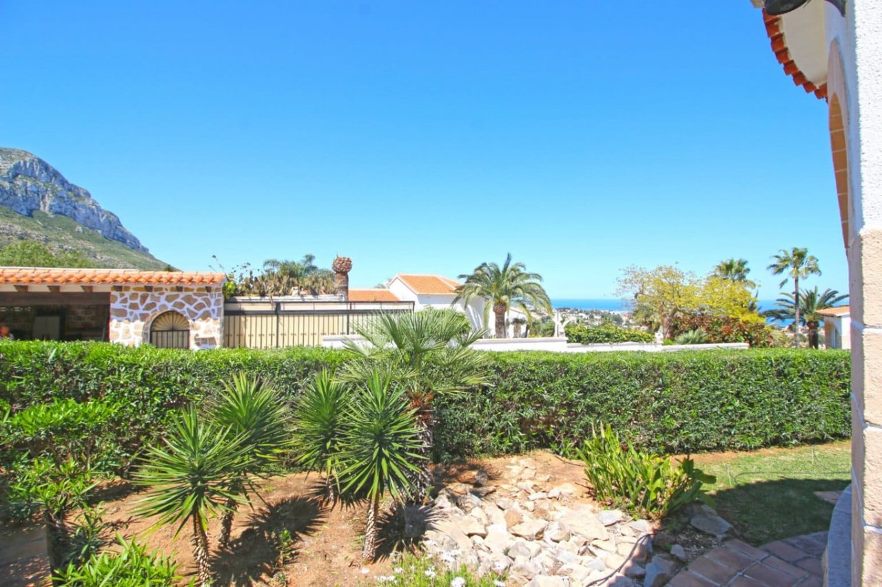 Villa de tres habitaciones, apartamento de invitados y vistas al mar en el Montgó, Dénia