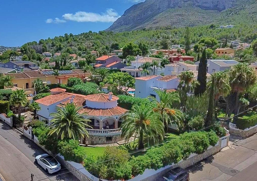 Villa de 3 dormitorios renovada en el Montgó, Dénia