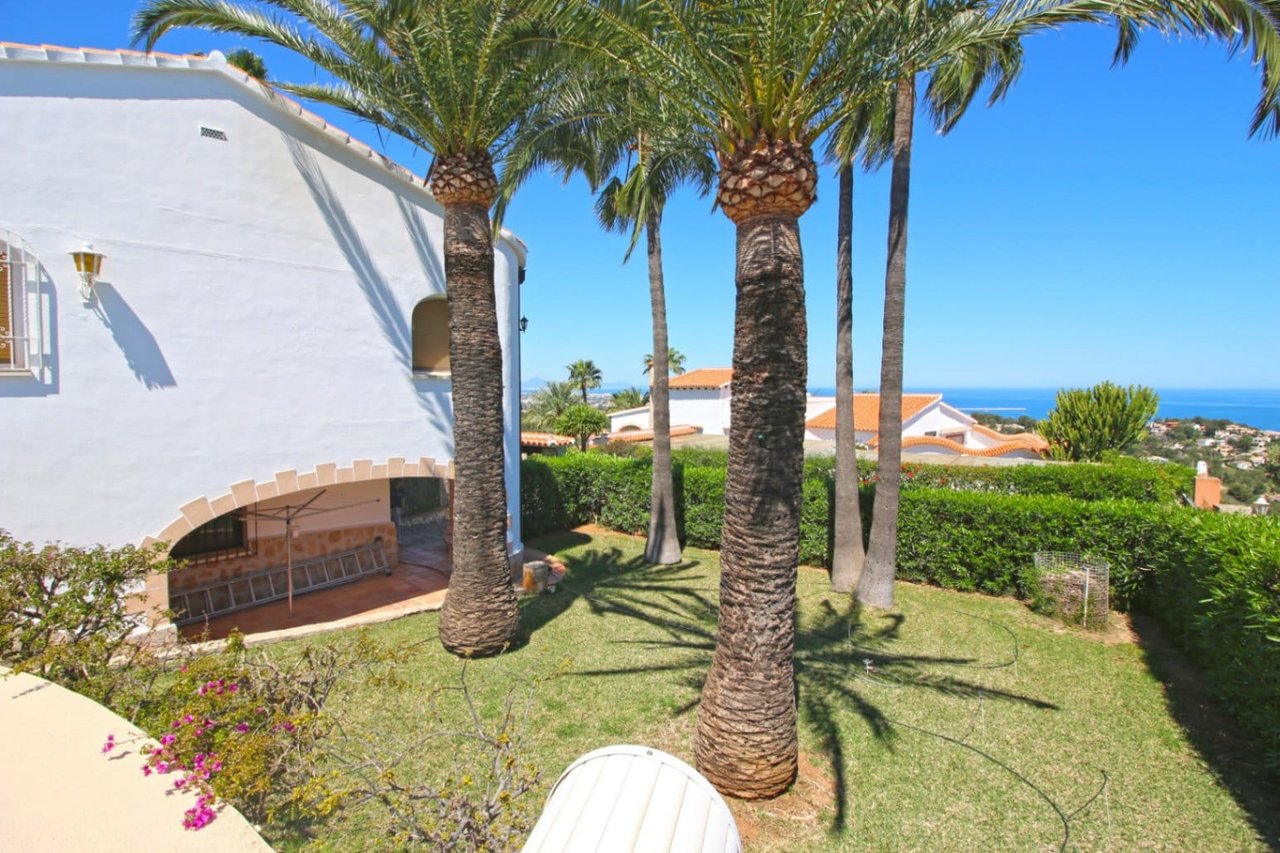 Villa de tres habitaciones, apartamento de invitados y vistas al mar en el Montgó, Dénia
