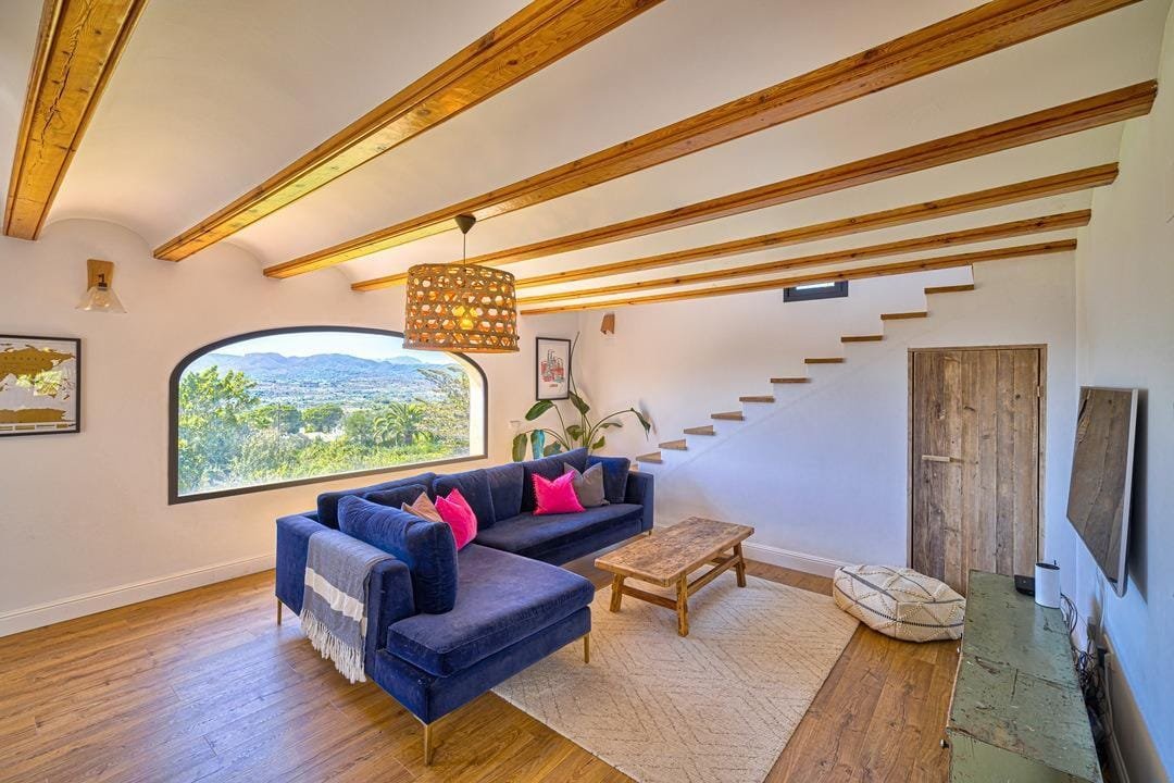 6 bedroom villa plus guest apartment in Montgó Javea