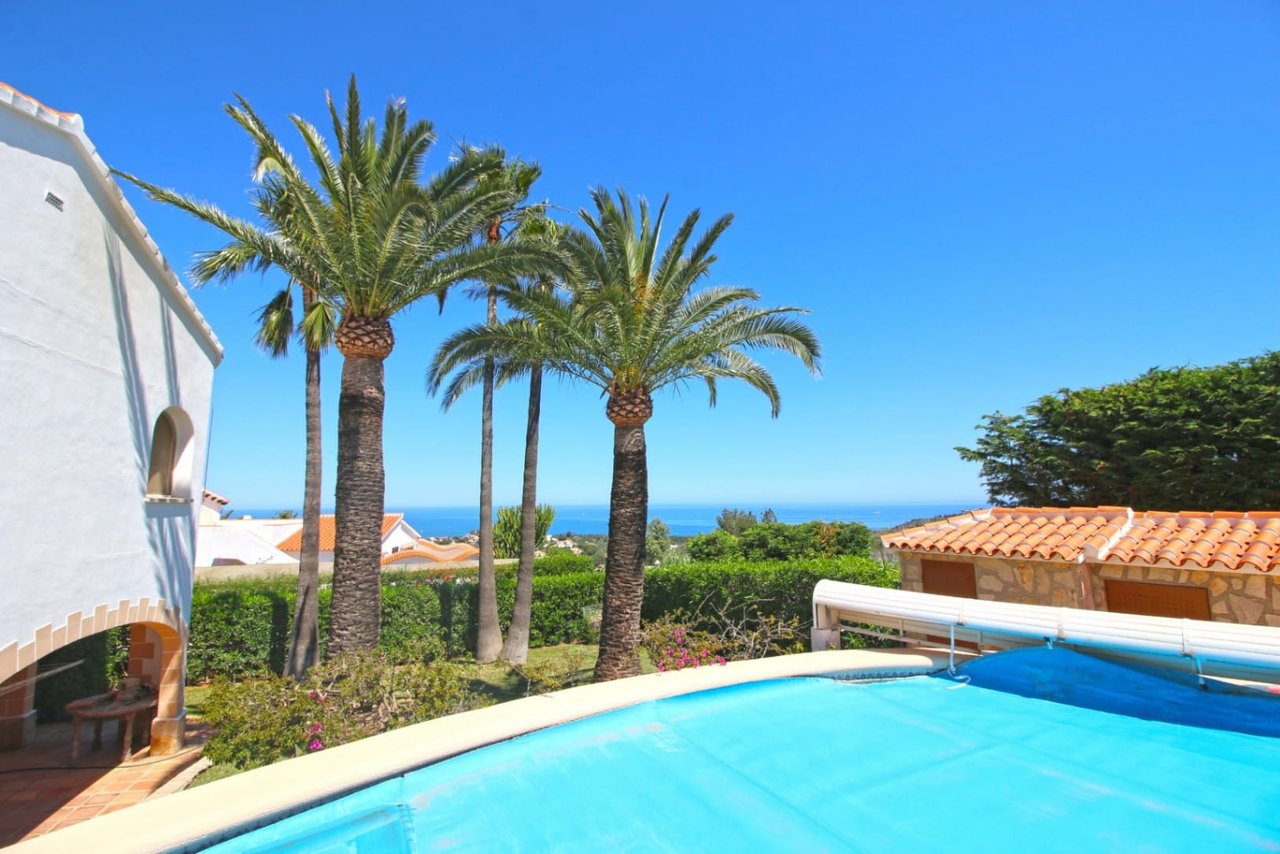 Villa de tres habitaciones, apartamento de invitados y vistas al mar en el Montgó, Dénia