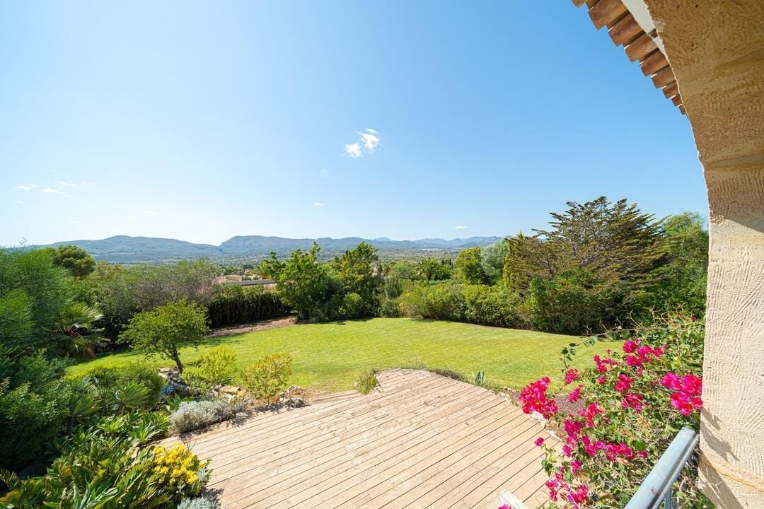 6 bedroom villa plus guest apartment in Montgó Javea