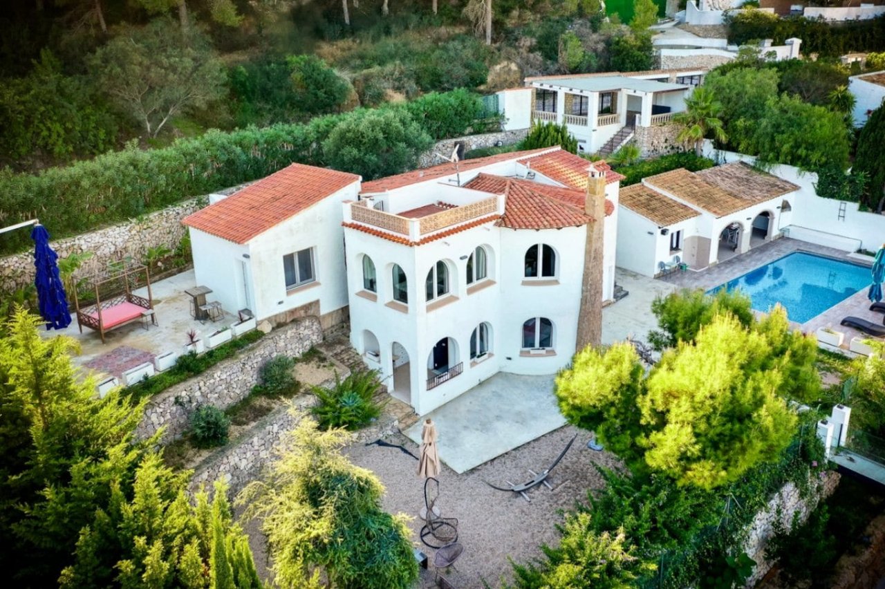 Villa for sale in Jávea with sea views and a short distance from Portixol beach
