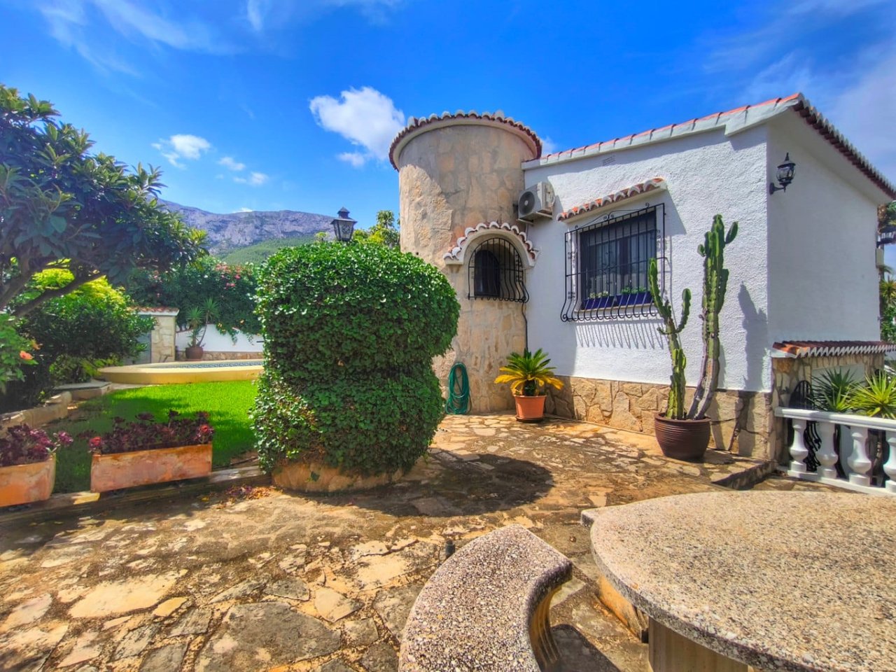 Villa de 3 dormitorios renovada en el Montgó, Dénia