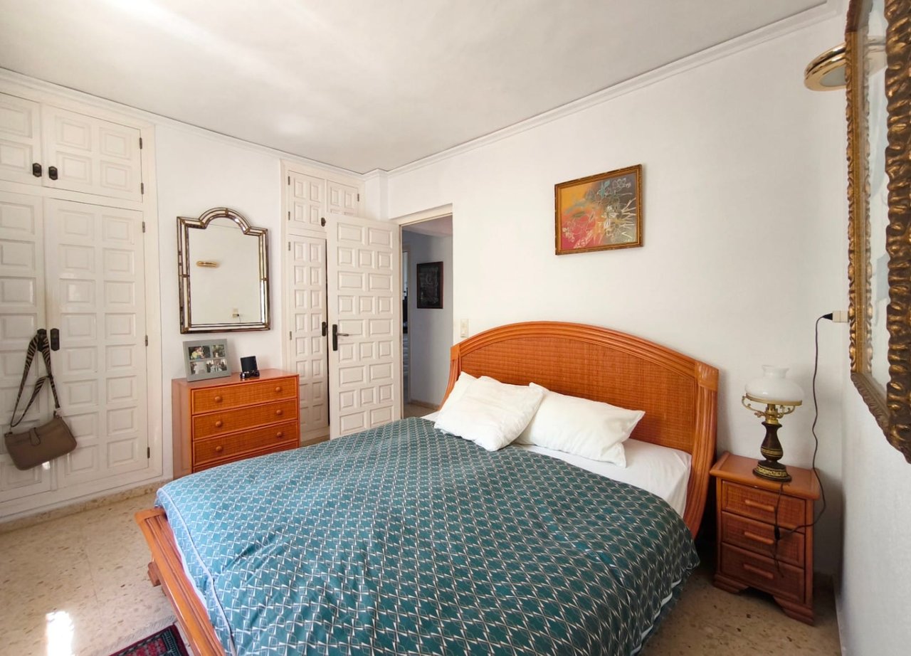 Villa de tres habitaciones, apartamento de invitados y vistas al mar en el Montgó, Dénia