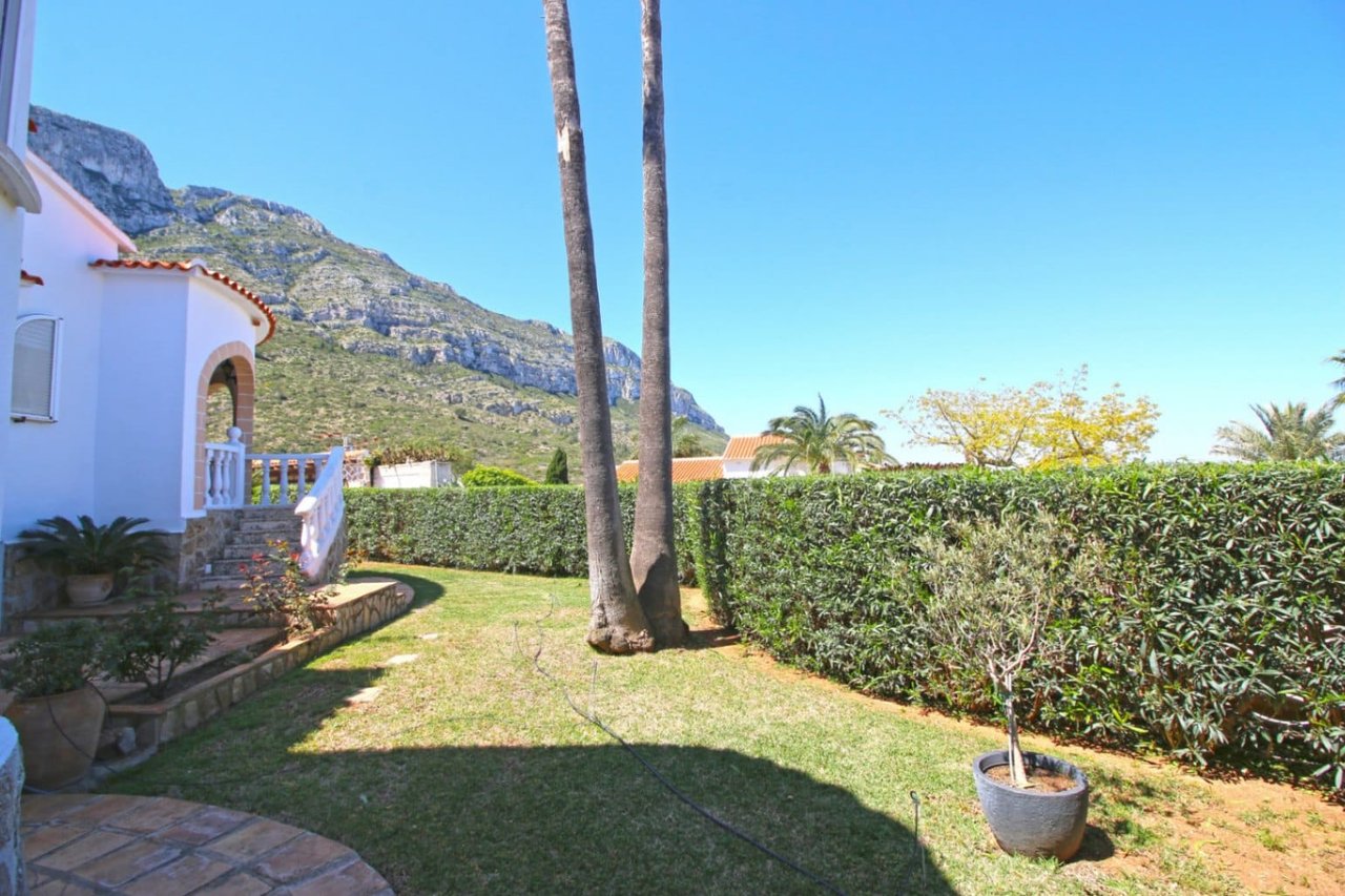 Villa de tres habitaciones, apartamento de invitados y vistas al mar en el Montgó, Dénia