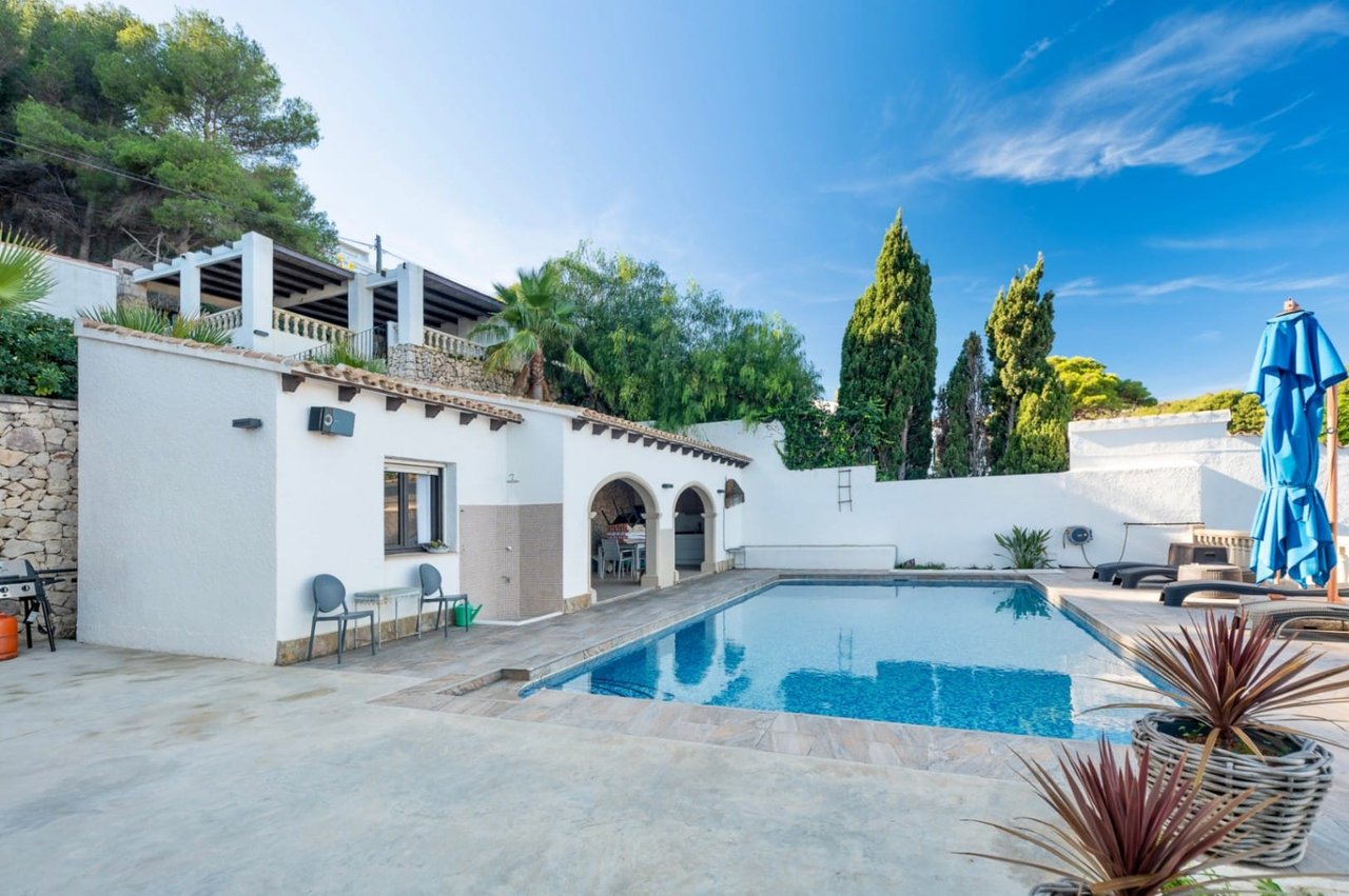 Villa for sale in Jávea with sea views and a short distance from Portixol beach