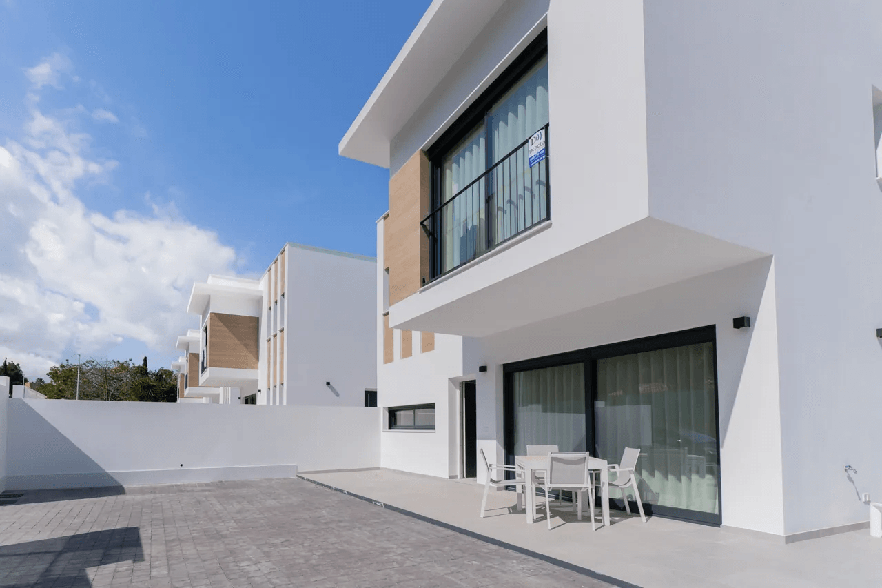 8327DEN Villa moderna a la venta en Denia.