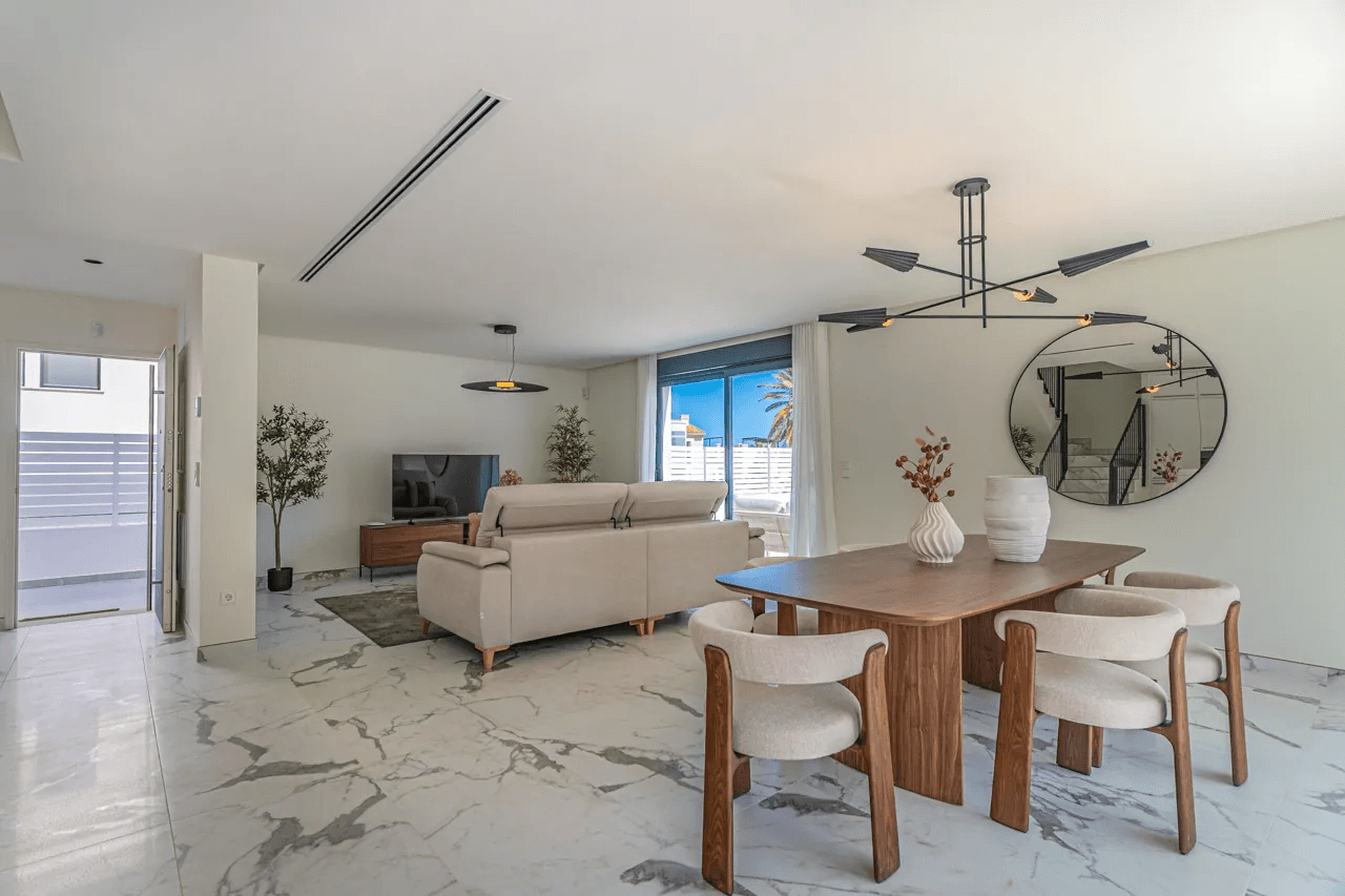 8327DEN Villa moderna a la venta en Denia.
